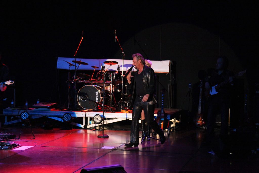 Photo en coulisses de Johnny Dems dans un moment informel